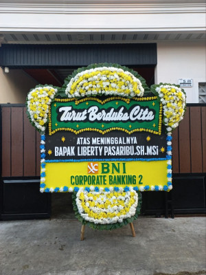 Papan Bunga Duka di Kencana Harapan